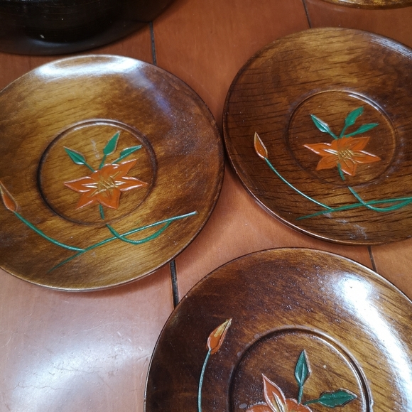 3 for$15 Set of 7 Wooden bowl with lid and 5 Matching Plates from - Picture 7 of 10
